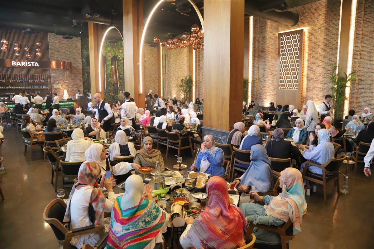 فطور صباحي بمناسبة مولد السيدة زينب (ع) وريع أسعار بطاقاته للعائلات النازحة من الشريط الحدودي فطور صباحي بمناسبة مولد السيدة زينب (ع) وريع أسعار بطاقاته للعائلات النازحة من الشريط الحدودي