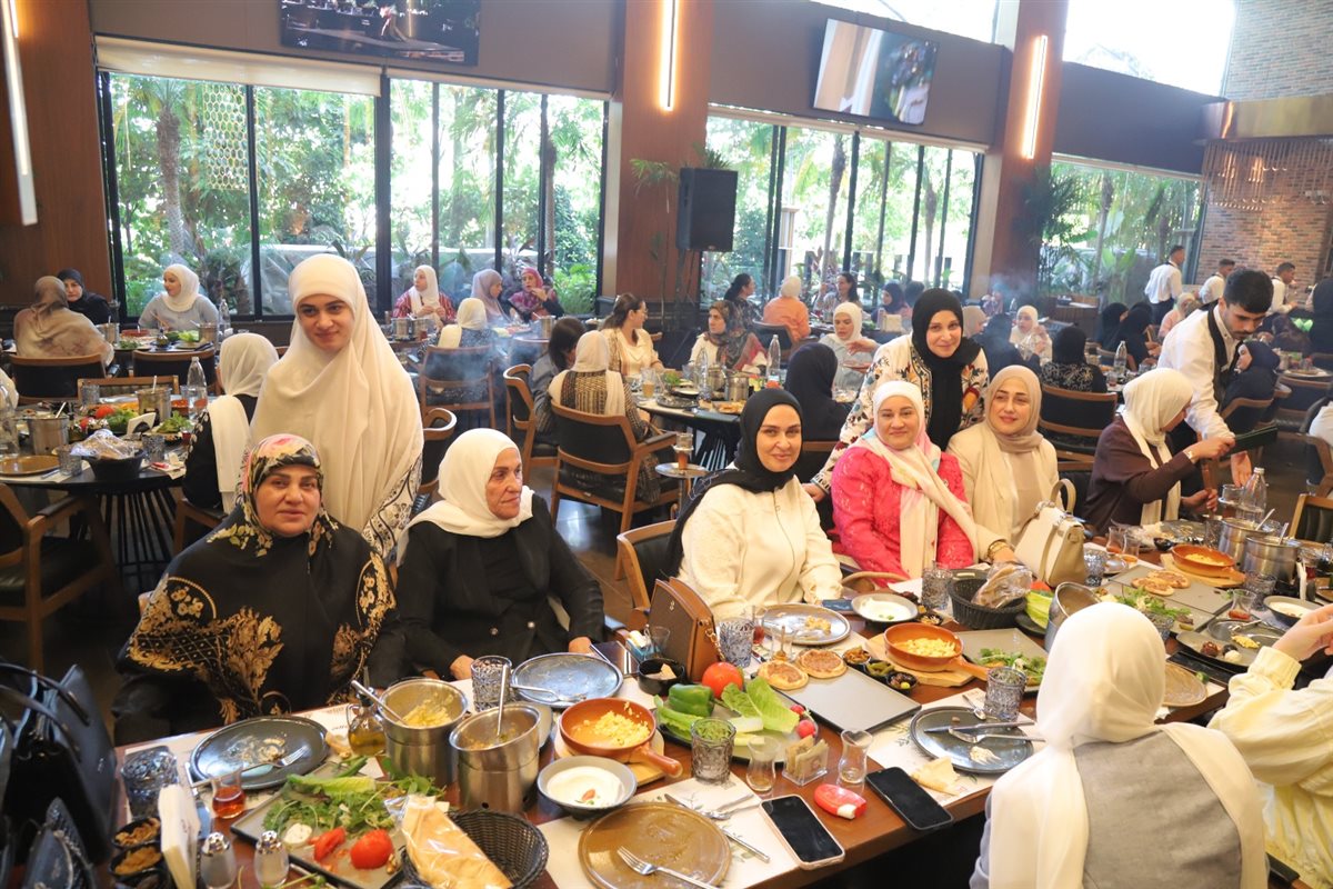 فطور صباحي بمناسبة مولد السيدة زينب (ع) وريع أسعار بطاقاته للعائلات النازحة من الشريط الحدودي فطور صباحي بمناسبة مولد السيدة زينب (ع) وريع أسعار بطاقاته للعائلات النازحة من الشريط الحدودي