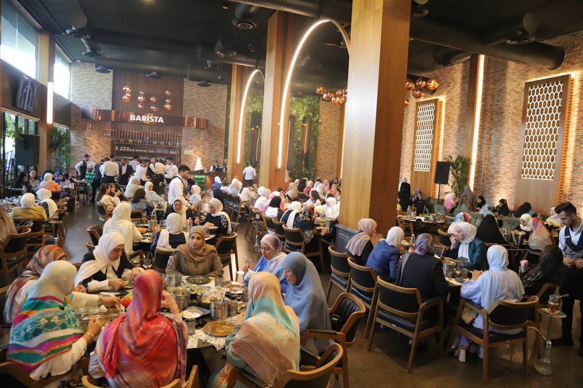 فطور صباحي بمناسبة مولد السيدة زينب (ع) وريع أسعار بطاقاته للعائلات النازحة من الشريط الحدودي فطور صباحي بمناسبة مولد السيدة زينب (ع) وريع أسعار بطاقاته للعائلات النازحة من الشريط الحدودي