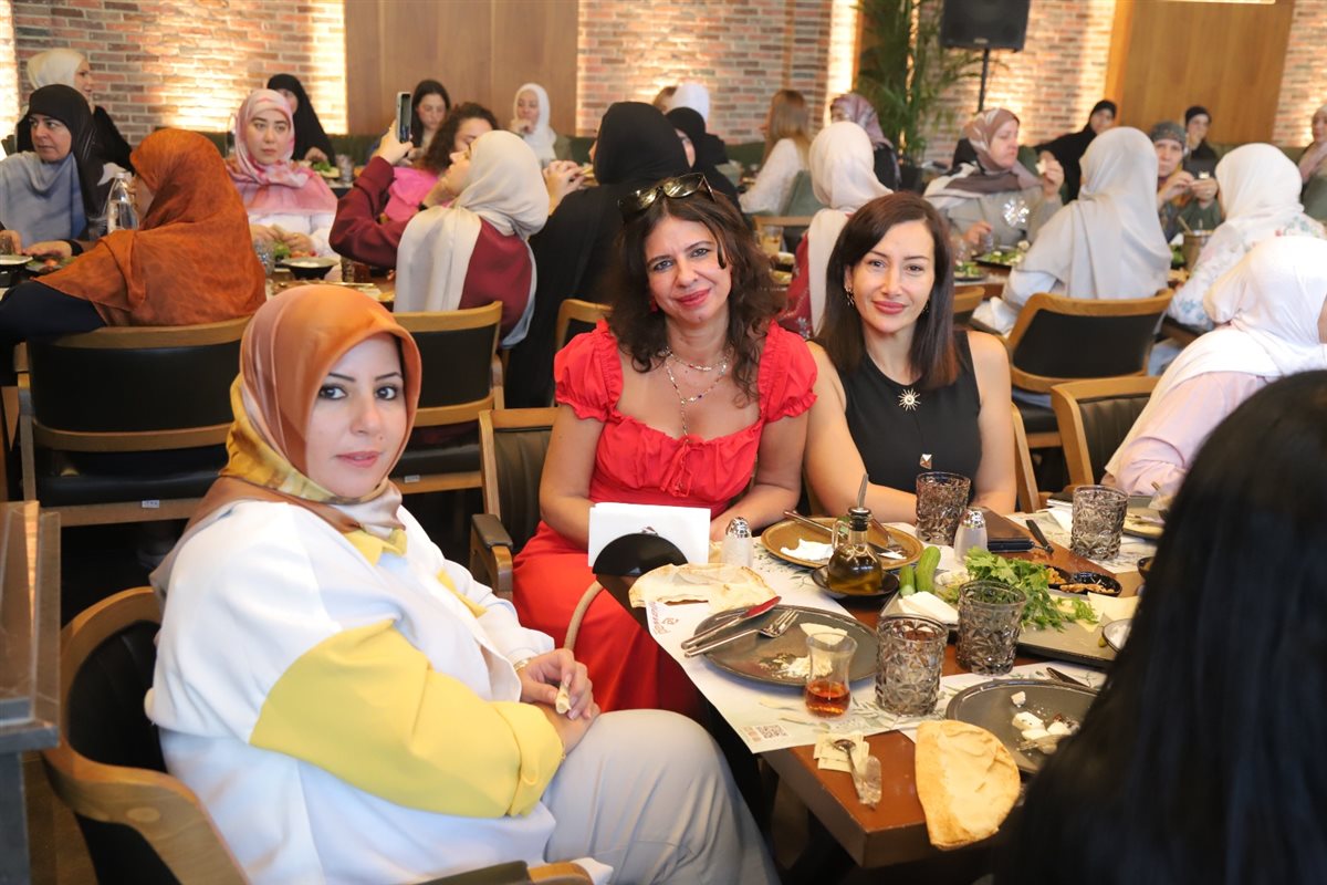 فطور صباحي بمناسبة مولد السيدة زينب (ع) وريع أسعار بطاقاته للعائلات النازحة من الشريط الحدودي فطور صباحي بمناسبة مولد السيدة زينب (ع) وريع أسعار بطاقاته للعائلات النازحة من الشريط الحدودي