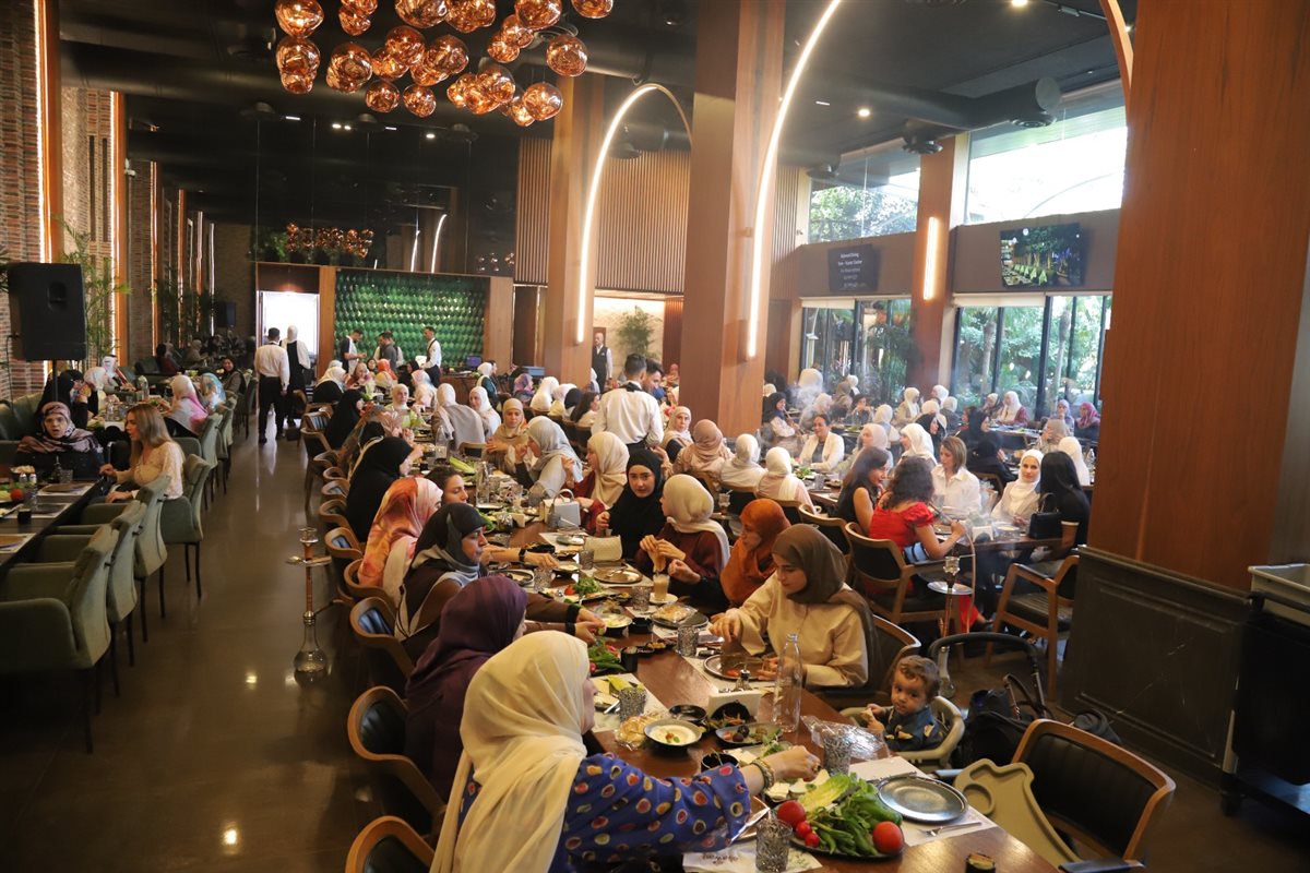 فطور صباحي بمناسبة مولد السيدة زينب (ع) وريع أسعار بطاقاته للعائلات النازحة من الشريط الحدودي فطور صباحي بمناسبة مولد السيدة زينب (ع) وريع أسعار بطاقاته للعائلات النازحة من الشريط الحدودي