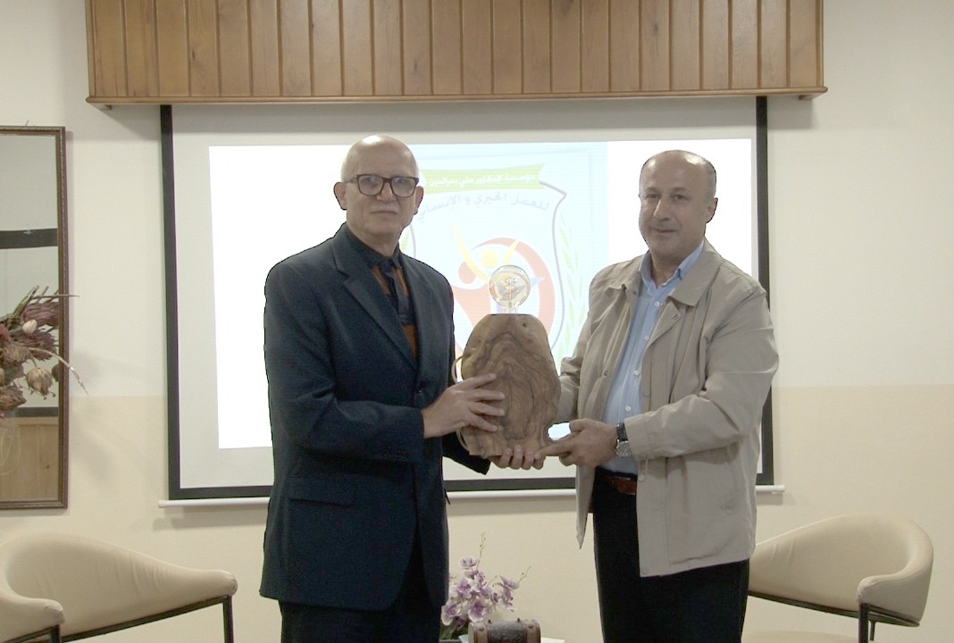 ثانوية السفير استضافت د. مصطفى بدر الدين في لقاء بعنوان: القيم الإنسانية في زمن الصخب ثانوية السفير استضافت د. مصطفى بدر الدين في لقاء بعنوان: القيم الإنسانية في زمن الصخب