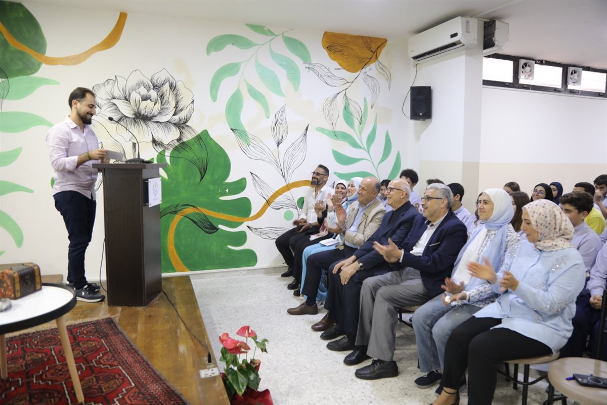 ثانوية السفير استضافت د. مصطفى بدر الدين في لقاء بعنوان: القيم الإنسانية في زمن الصخب ثانوية السفير استضافت د. مصطفى بدر الدين في لقاء بعنوان: القيم الإنسانية في زمن الصخب