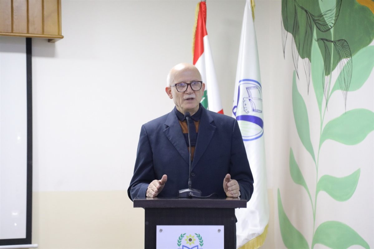 ثانوية السفير استضافت د. مصطفى بدر الدين في لقاء بعنوان: القيم الإنسانية في زمن الصخب ثانوية السفير استضافت د. مصطفى بدر الدين في لقاء بعنوان: القيم الإنسانية في زمن الصخب