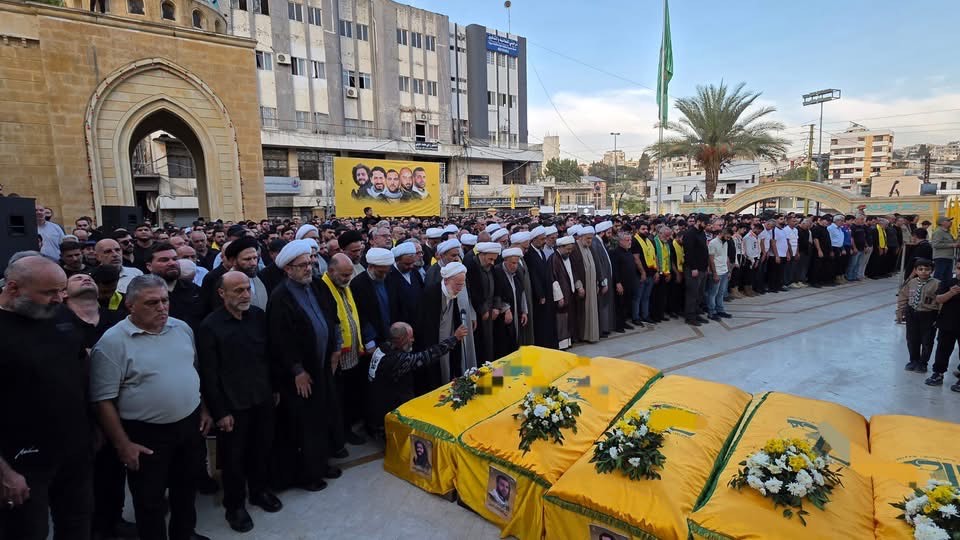 النبطية تشيع خمسة شهداء إثر غارات إسرائيلية وتؤكد التمسك بالمقاومة وحق الدفاع