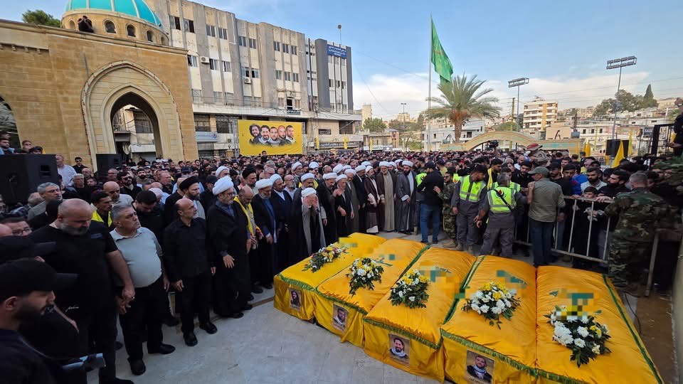 النبطية تشيع خمسة شهداء إثر غارات إسرائيلية وتؤكد التمسك بالمقاومة وحق الدفاع