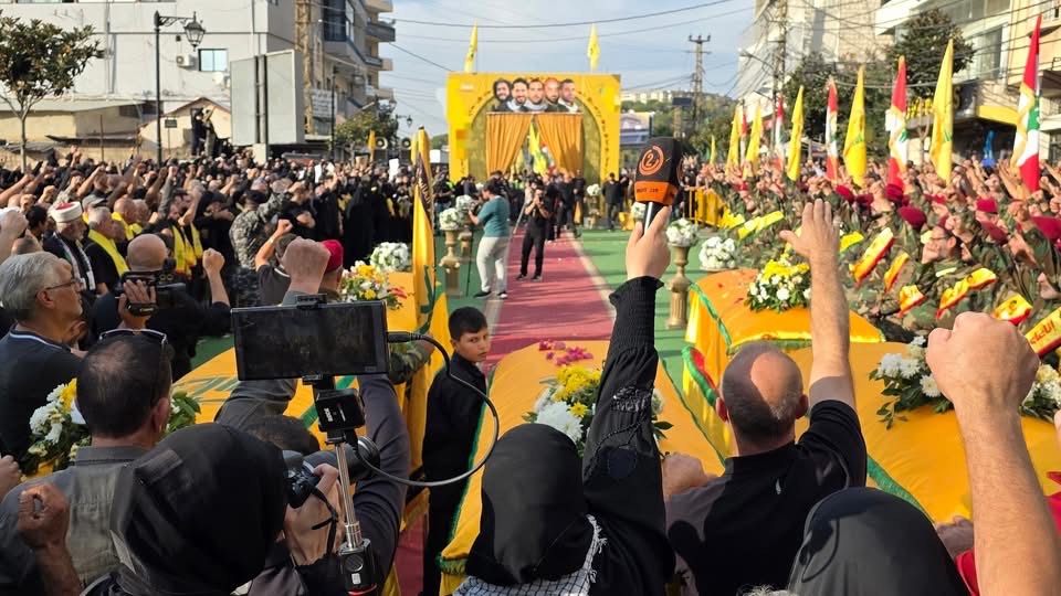 النبطية تشيع خمسة شهداء إثر غارات إسرائيلية وتؤكد التمسك بالمقاومة وحق الدفاع