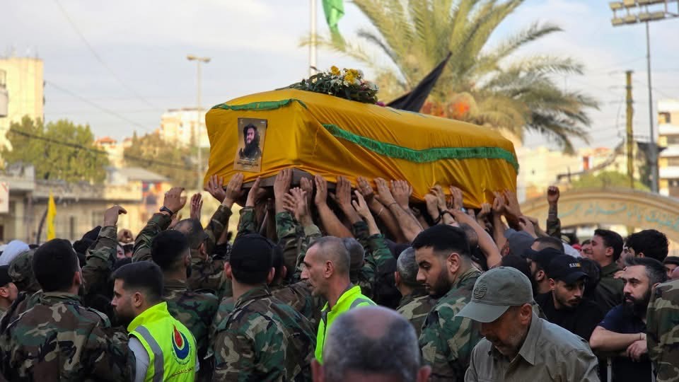 النبطية تشيع خمسة شهداء إثر غارات إسرائيلية وتؤكد التمسك بالمقاومة وحق الدفاع