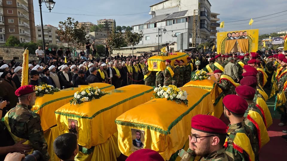 النبطية تشيع خمسة شهداء إثر غارات إسرائيلية وتؤكد التمسك بالمقاومة وحق الدفاع