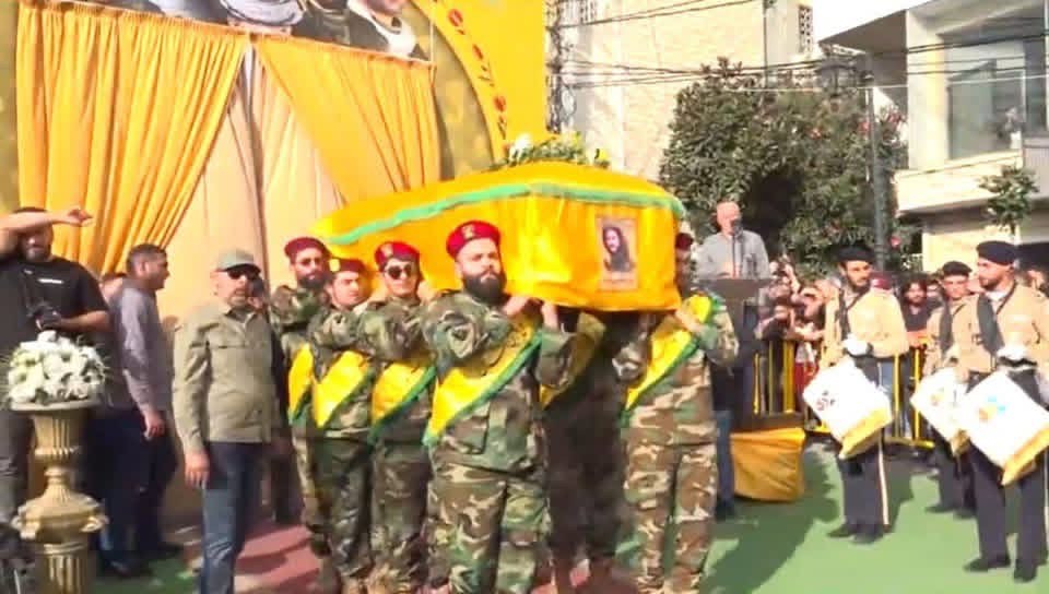 النبطية تشيع خمسة شهداء إثر غارات إسرائيلية وتؤكد التمسك بالمقاومة وحق الدفاع