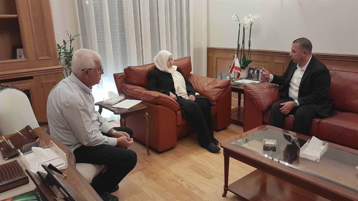 بهية الحريري تبحث شؤونا إنمائية وتهنئ الكابتن الحلاق بجائزة أفضل لاعب