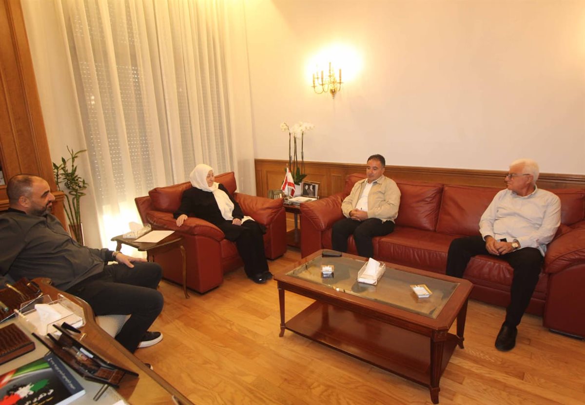 بهية الحريري تبحث شؤونا إنمائية وتهنئ الكابتن الحلاق بجائزة أفضل لاعب