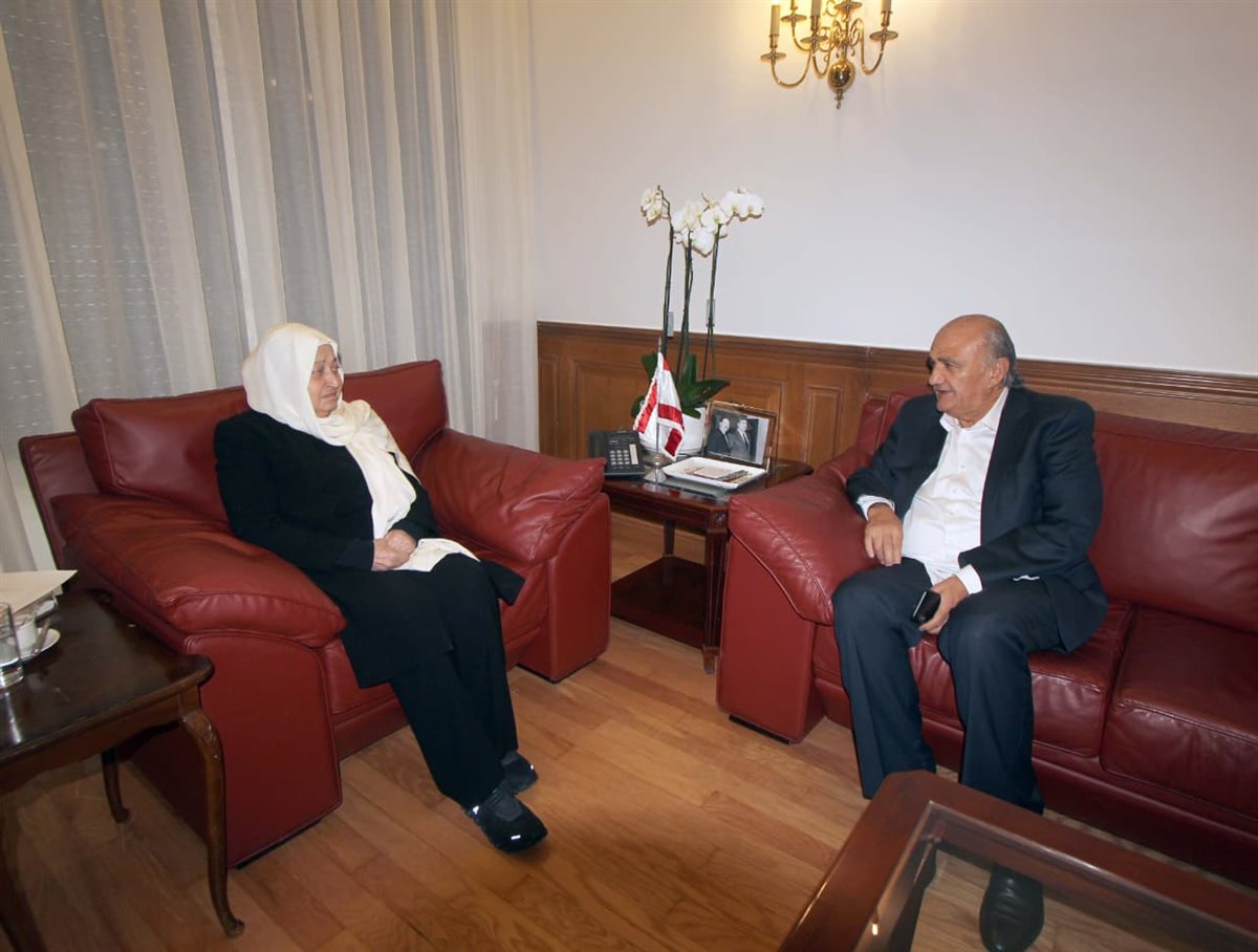 بهية الحريري تبحث شؤونا إنمائية وتهنئ الكابتن الحلاق بجائزة أفضل لاعب