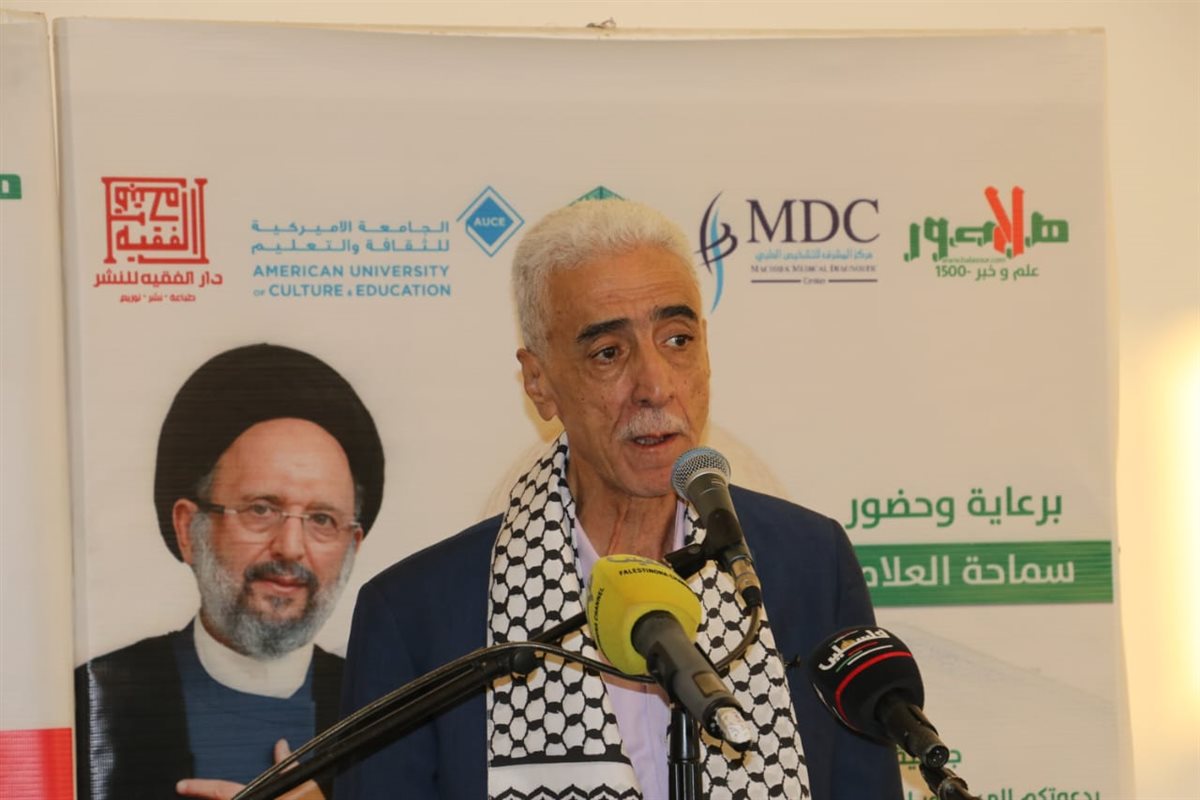 تكريم المربي رفعت شناعة في جناح فلسطين بمعرض الكتاب العربي في صور