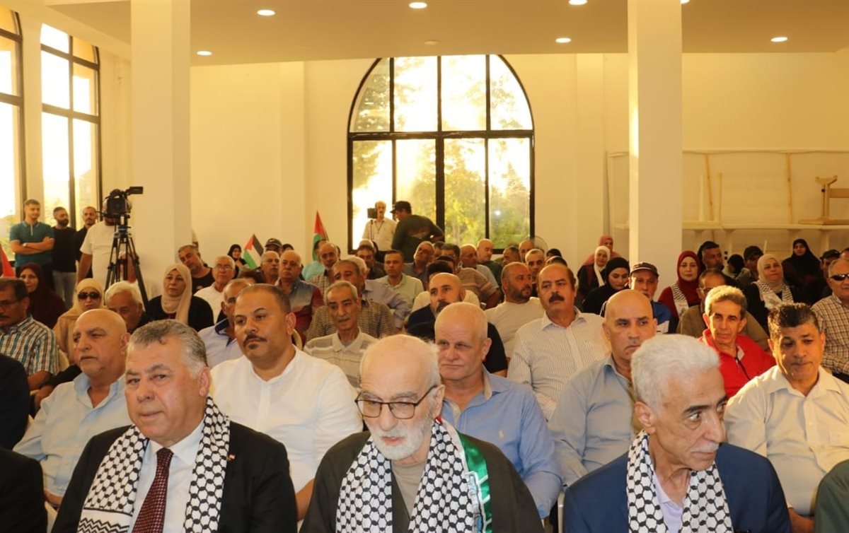 تكريم المربي رفعت شناعة في جناح فلسطين بمعرض الكتاب العربي في صور