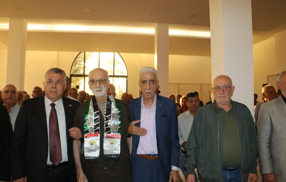 تكريم المربي رفعت شناعة في جناح فلسطين بمعرض الكتاب العربي في صور