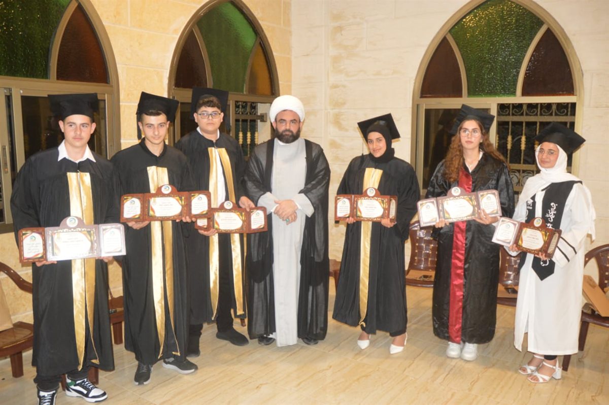 منتدى أهل البيت (ع) في بلدة انصارية يكرم الطلاب المتفوقين ويحتفي بالإعلامي محمد خروبي