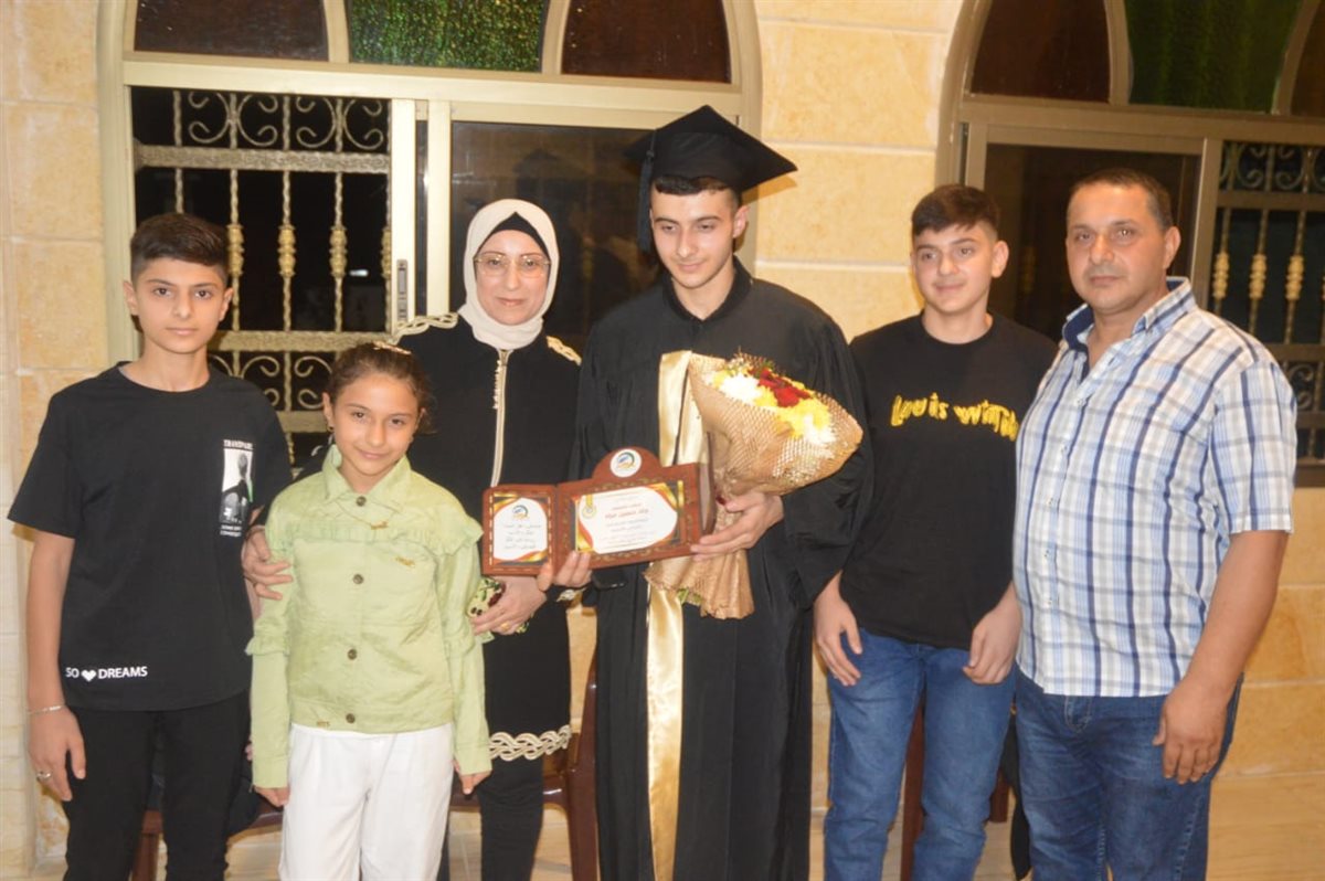 منتدى أهل البيت (ع) في بلدة انصارية يكرم الطلاب المتفوقين ويحتفي بالإعلامي محمد خروبي