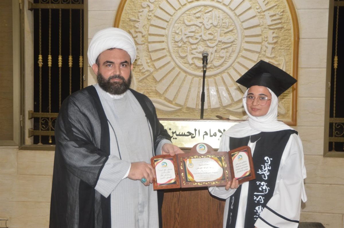 منتدى أهل البيت (ع) في بلدة انصارية يكرم الطلاب المتفوقين ويحتفي بالإعلامي محمد خروبي