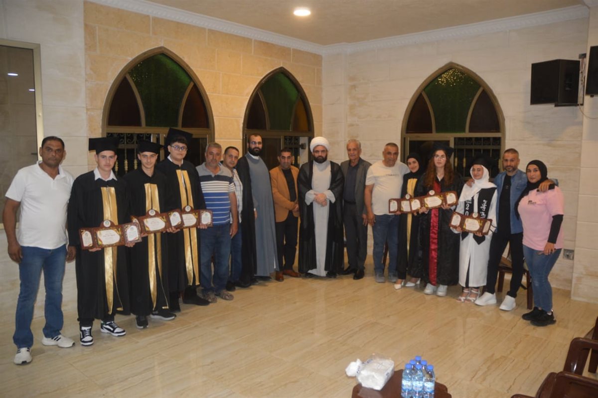 منتدى أهل البيت (ع) في بلدة انصارية يكرم الطلاب المتفوقين ويحتفي بالإعلامي محمد خروبي