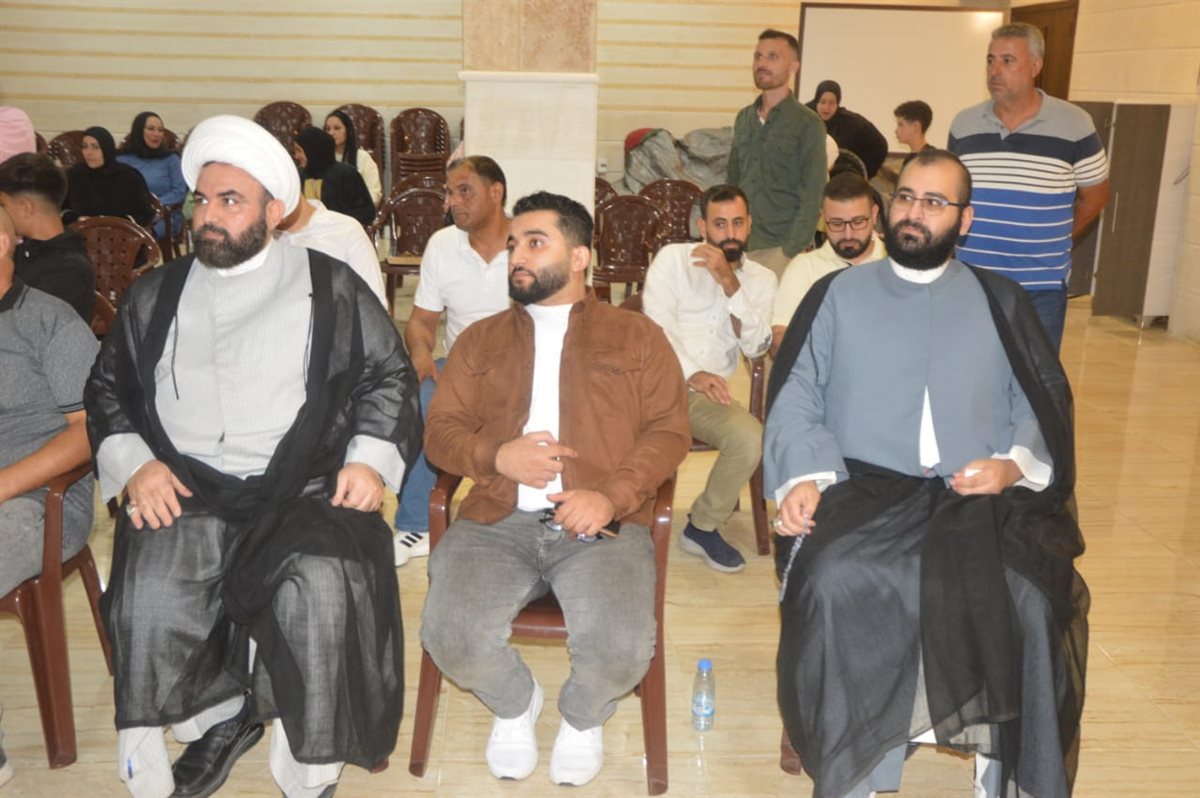 منتدى أهل البيت (ع) في بلدة انصارية يكرم الطلاب المتفوقين ويحتفي بالإعلامي محمد خروبي