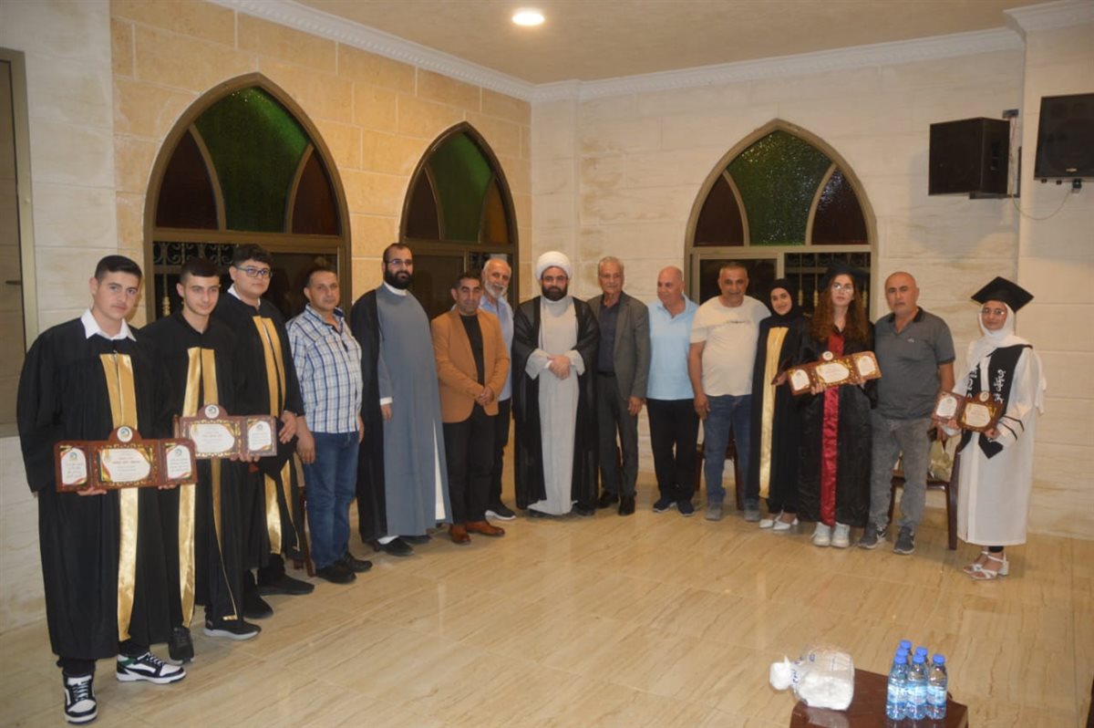 منتدى أهل البيت (ع) في بلدة انصارية يكرم الطلاب المتفوقين ويحتفي بالإعلامي محمد خروبي
