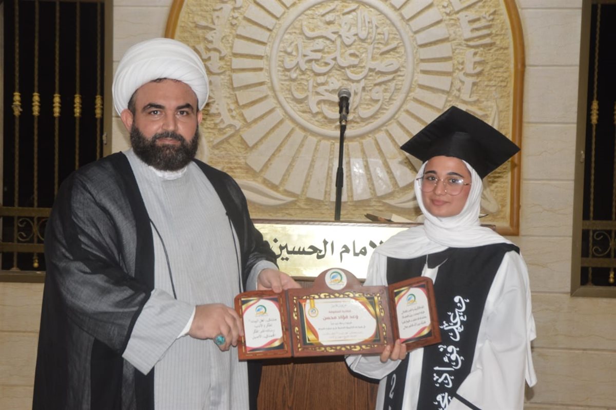 منتدى أهل البيت (ع) في بلدة انصارية يكرم الطلاب المتفوقين ويحتفي بالإعلامي محمد خروبي