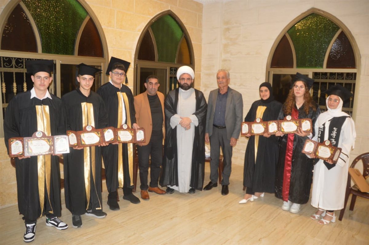 منتدى أهل البيت (ع) في بلدة انصارية يكرم الطلاب المتفوقين ويحتفي بالإعلامي محمد خروبي