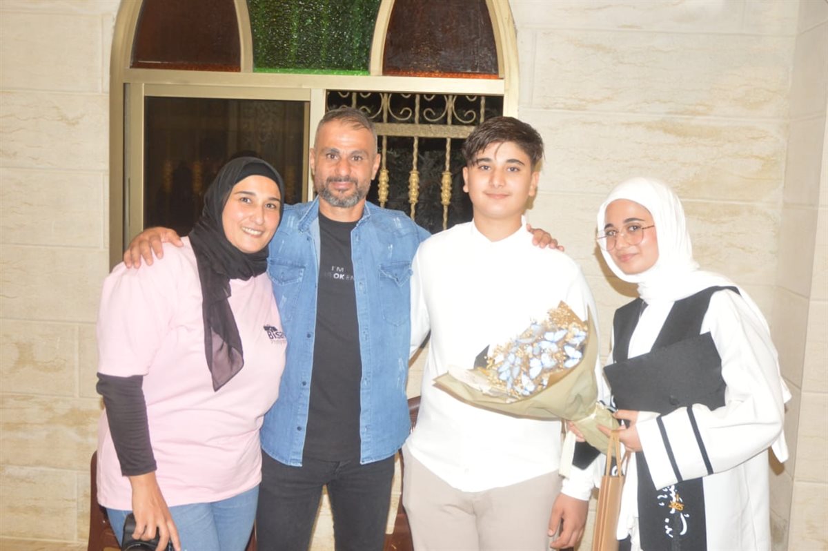 منتدى أهل البيت (ع) في بلدة انصارية يكرم الطلاب المتفوقين ويحتفي بالإعلامي محمد خروبي