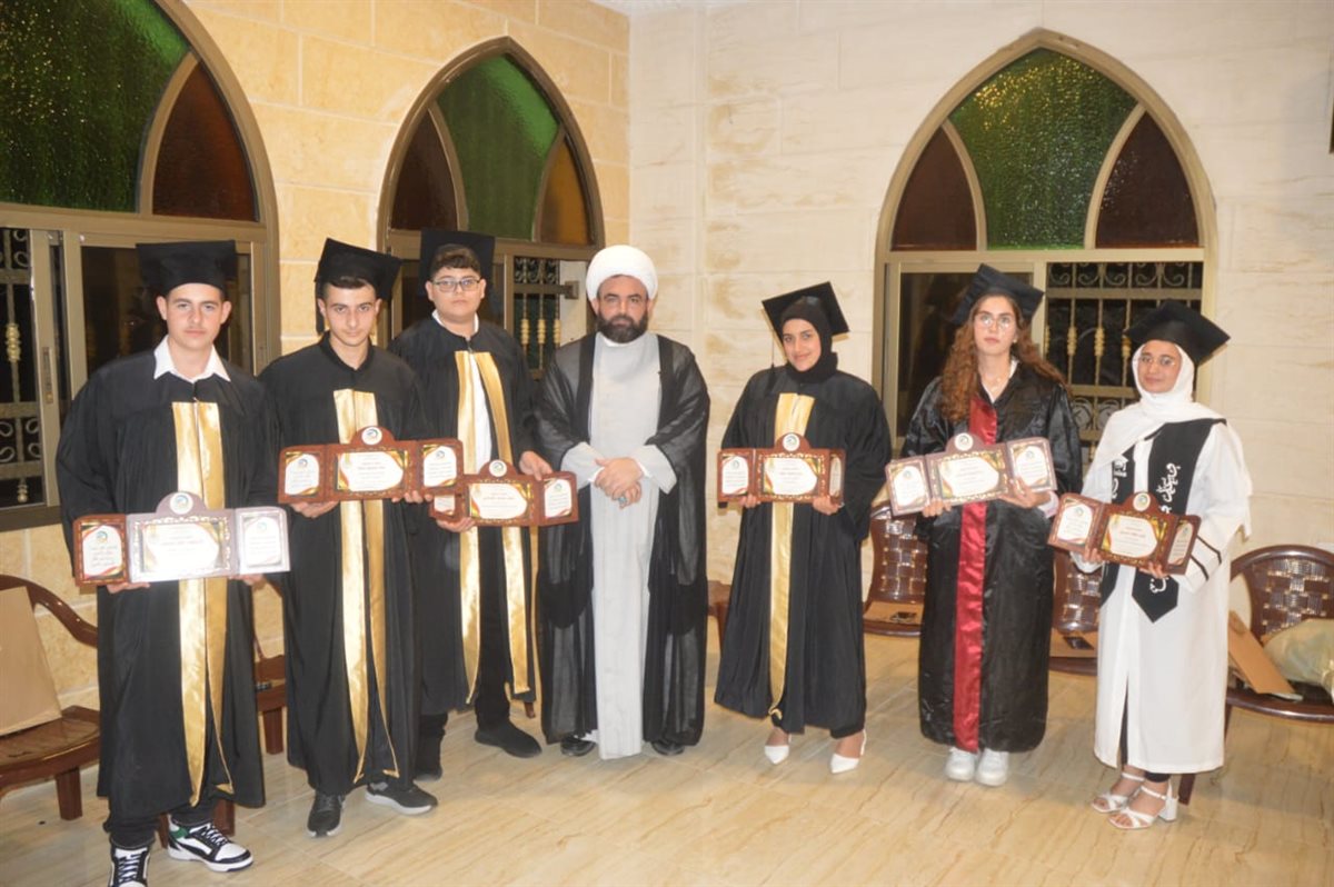 منتدى أهل البيت (ع) في بلدة انصارية يكرم الطلاب المتفوقين ويحتفي بالإعلامي محمد خروبي