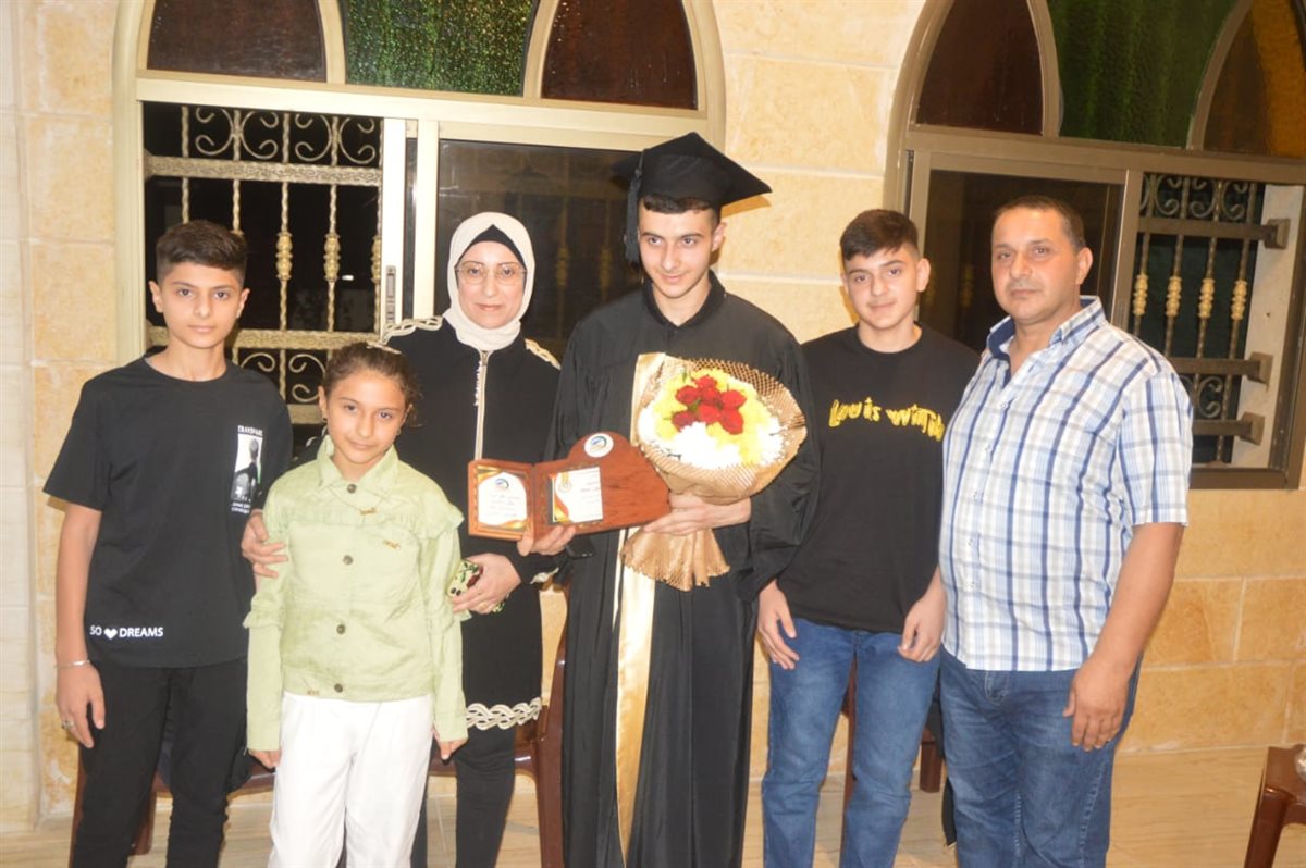 منتدى أهل البيت (ع) في بلدة انصارية يكرم الطلاب المتفوقين ويحتفي بالإعلامي محمد خروبي