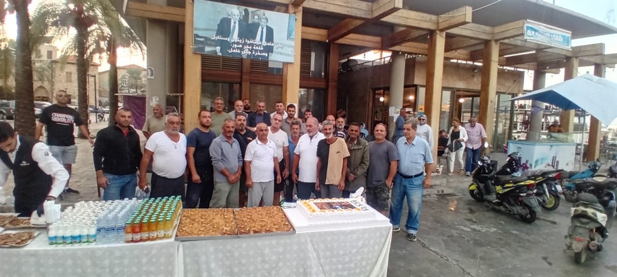 بالصور: صيادو الأسماك في صور احتفلوا بعيد ميلاد المهندس ناصيف سقلاوي