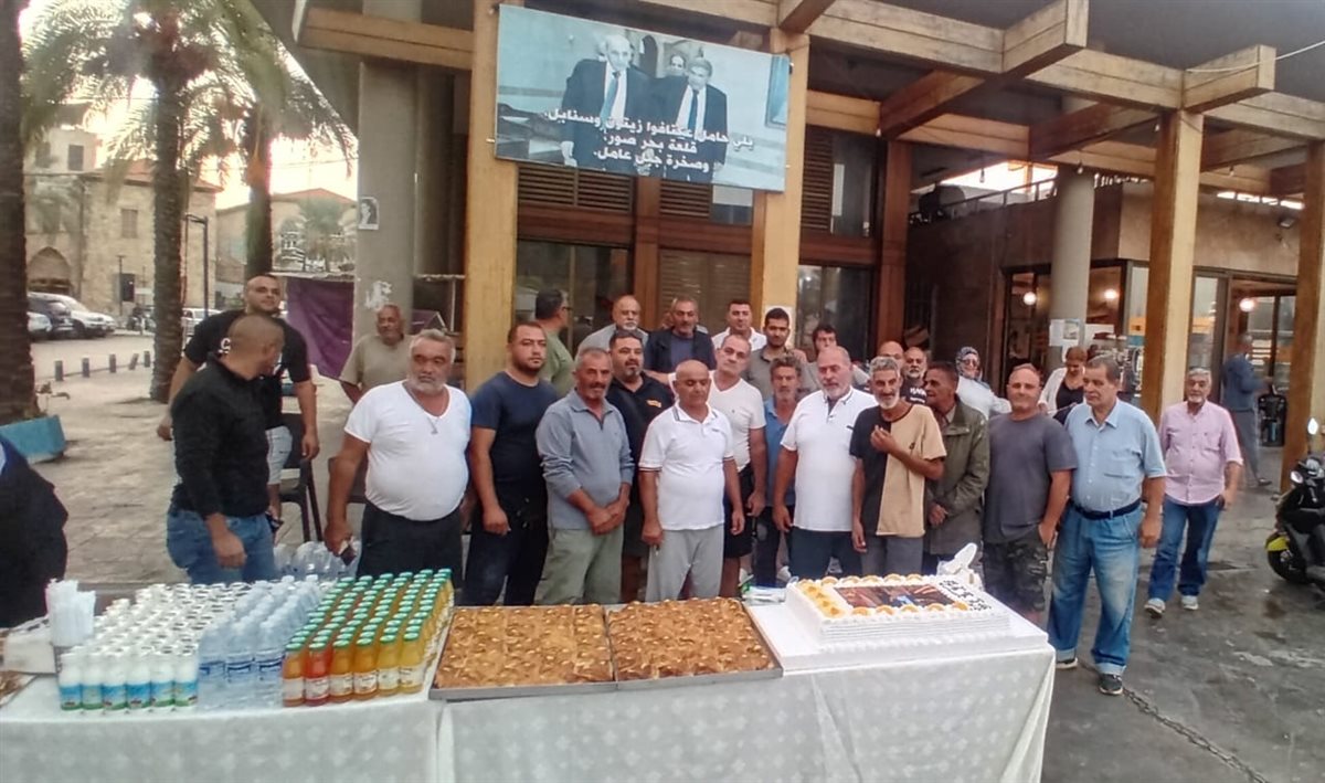 بالصور: صيادو الأسماك في صور احتفلوا بعيد ميلاد المهندس ناصيف سقلاوي