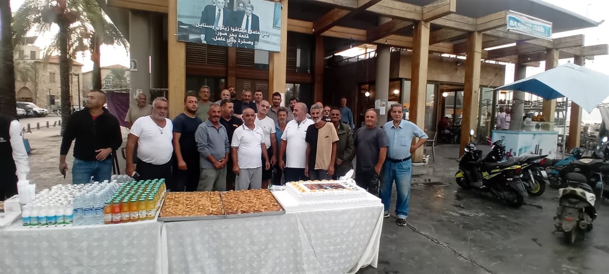 بالصور: صيادو الأسماك في صور احتفلوا بعيد ميلاد المهندس ناصيف سقلاوي