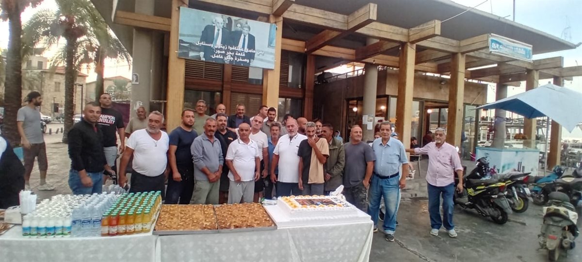 بالصور: صيادو الأسماك في صور احتفلوا بعيد ميلاد المهندس ناصيف سقلاوي