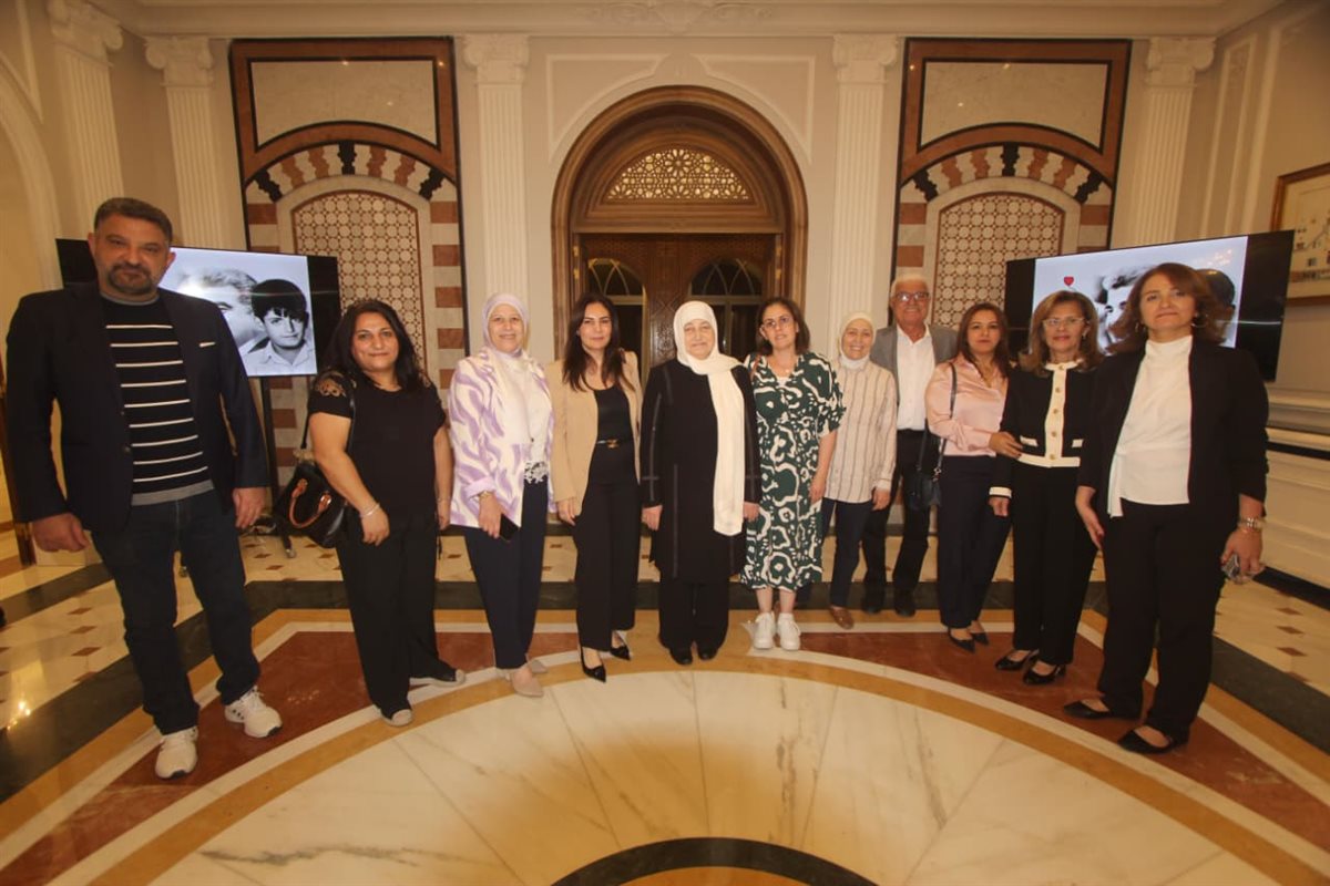 بهية الحريري استقبلت أسرة موظفي مؤسسة الحريري