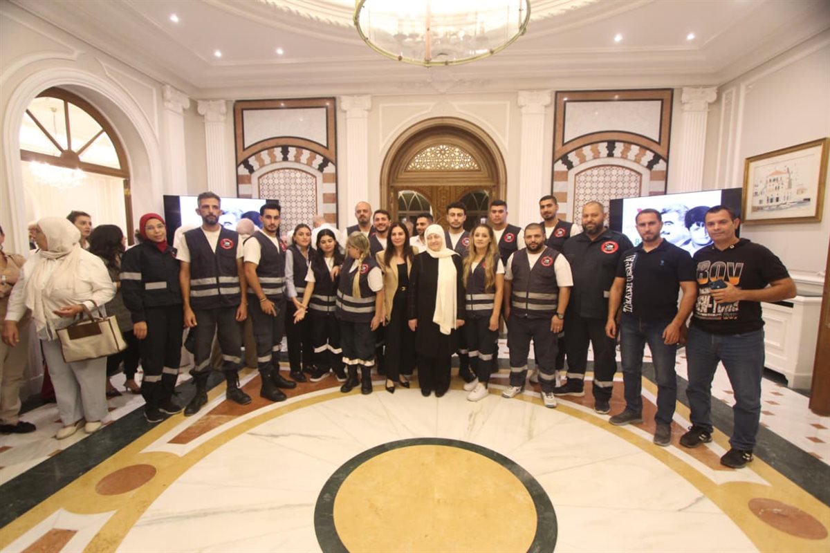 بهية الحريري استقبلت أسرة موظفي مؤسسة الحريري