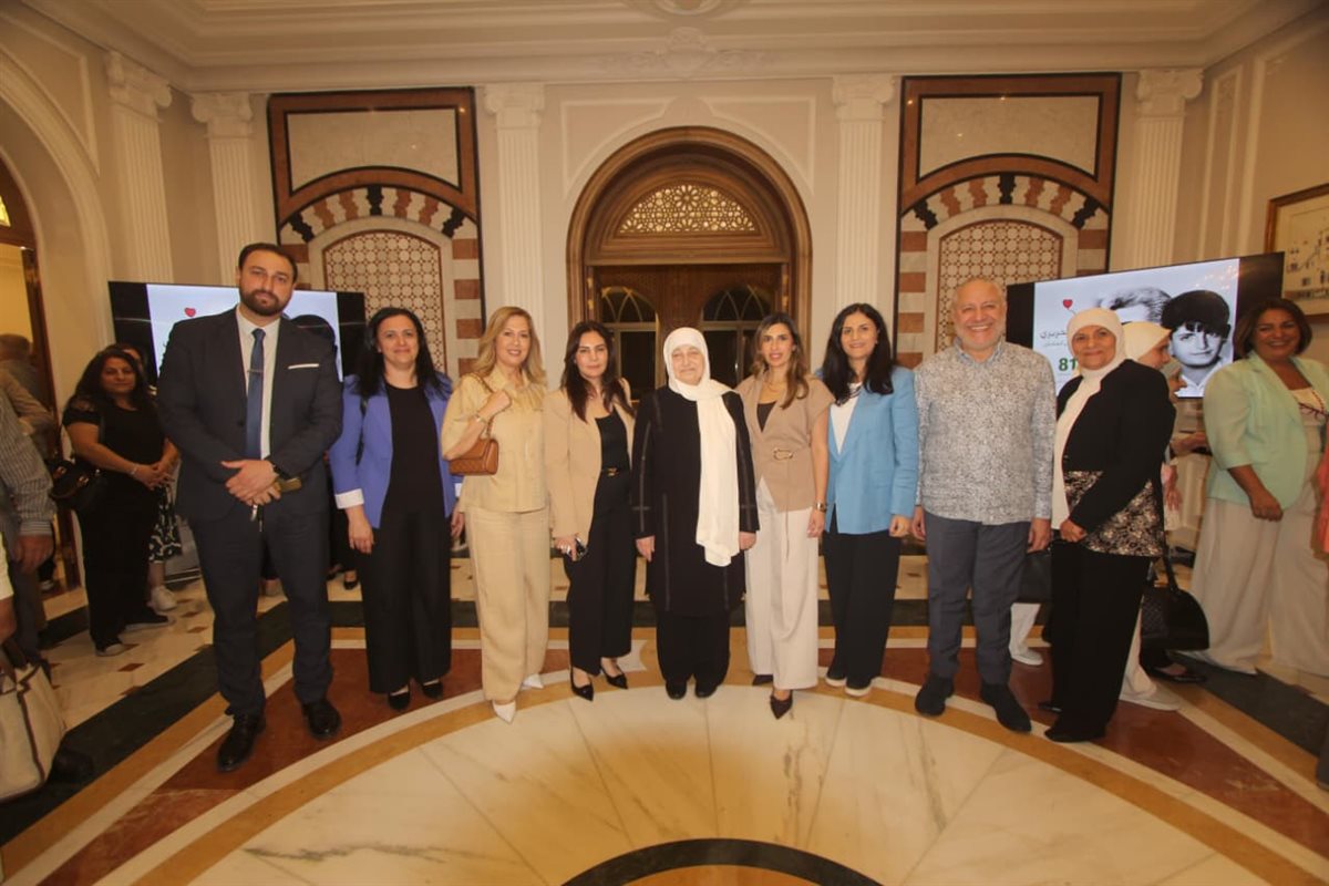 بهية الحريري استقبلت أسرة موظفي مؤسسة الحريري