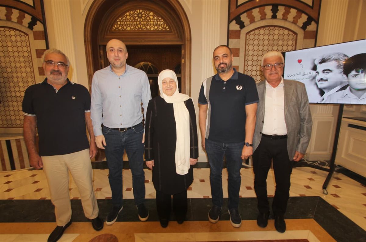 بهية الحريري استقبلت أسرة موظفي مؤسسة الحريري
