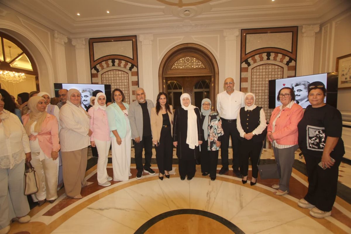 بهية الحريري استقبلت أسرة موظفي مؤسسة الحريري