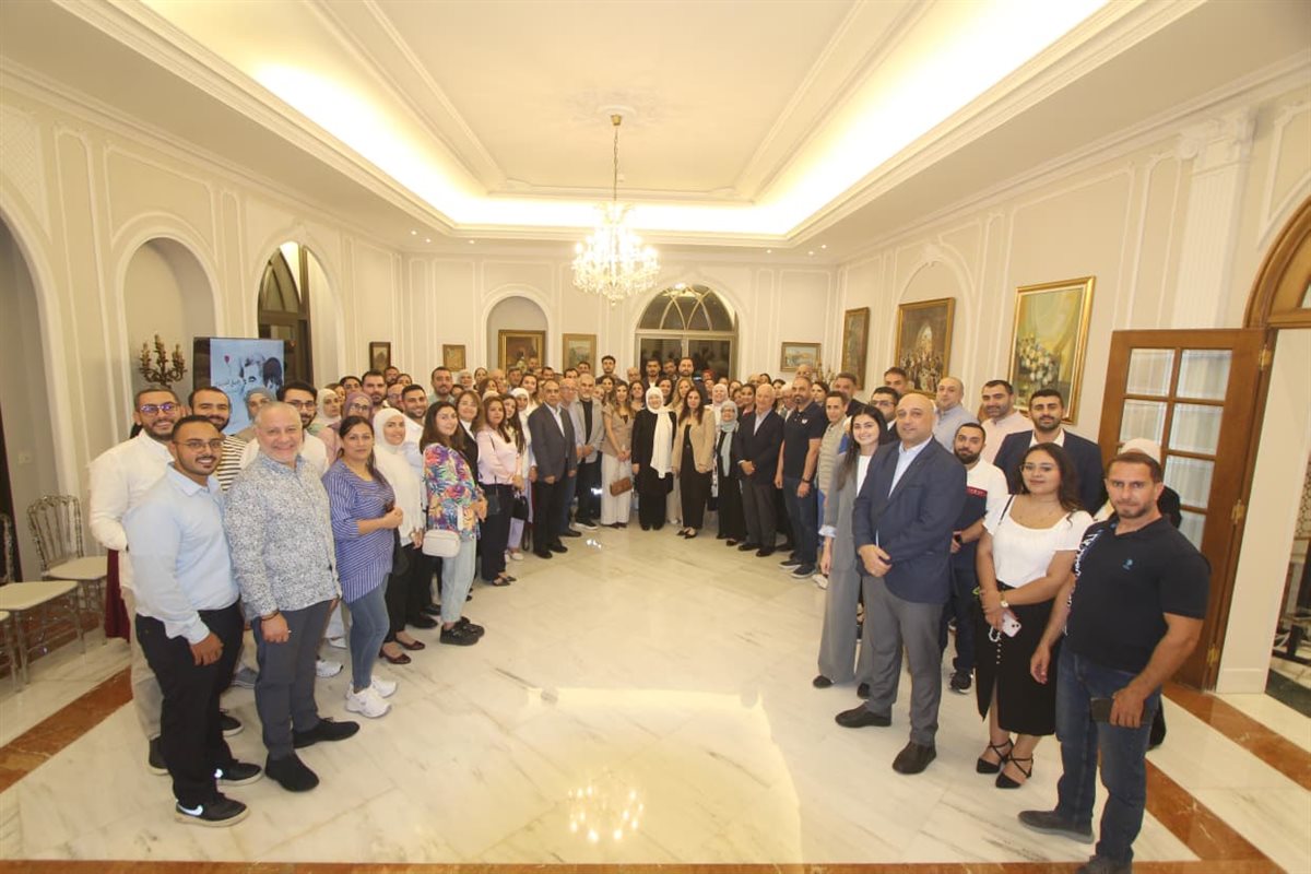 بهية الحريري استقبلت أسرة موظفي مؤسسة الحريري
