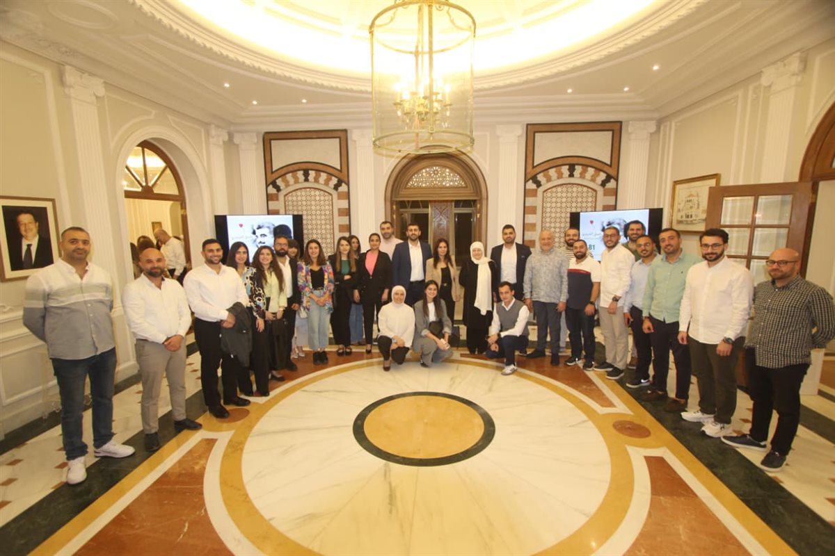 بهية الحريري استقبلت أسرة موظفي مؤسسة الحريري