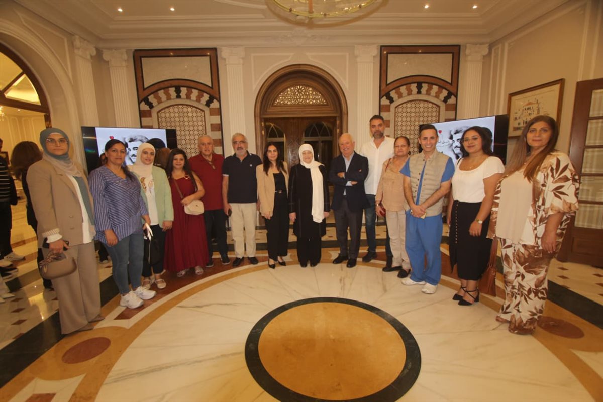 بهية الحريري استقبلت أسرة موظفي مؤسسة الحريري