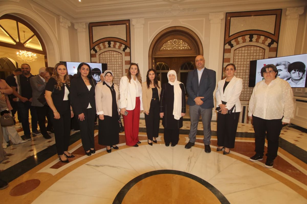 بهية الحريري استقبلت أسرة موظفي مؤسسة الحريري