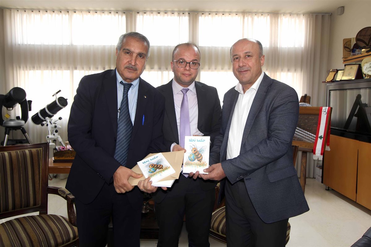 ثانوية السفير تستضيف القائم بأعمال سفارة الجزائر محمد بن شيخ احتفاء بذكرى الثورة المجيدة