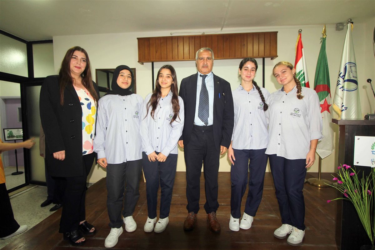 ثانوية السفير تستضيف القائم بأعمال سفارة الجزائر محمد بن شيخ احتفاء بذكرى الثورة المجيدة