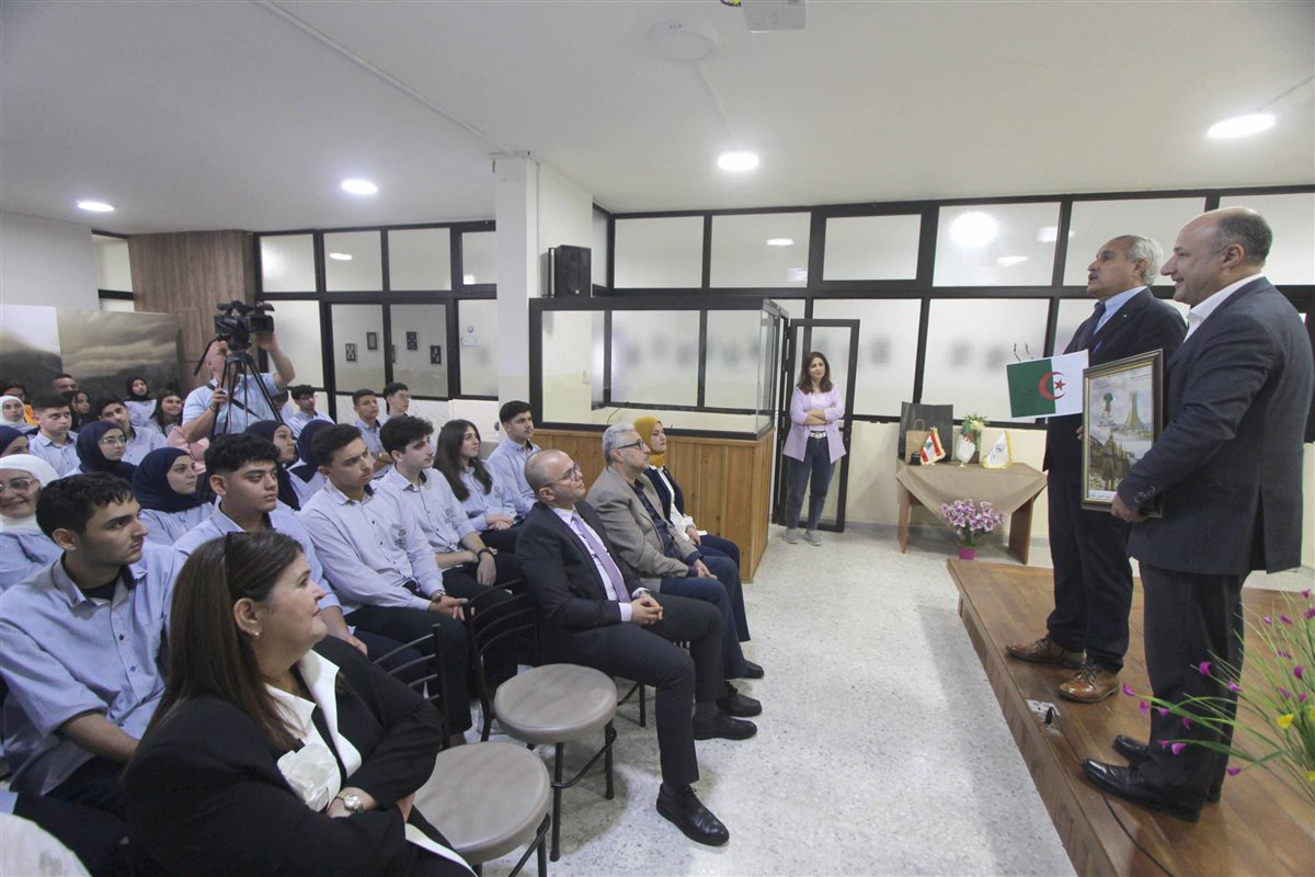 ثانوية السفير تستضيف القائم بأعمال سفارة الجزائر محمد بن شيخ احتفاء بذكرى الثورة المجيدة