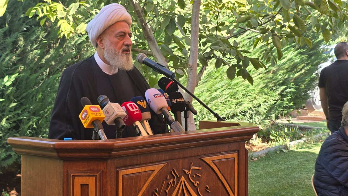 الخطيب: معيب أن تشحذوا أسلحتكم على هذه البيئة التي دفعت سيلا من الشهداء في سبيل الدفاع عن لبنان