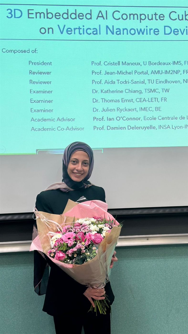 شهادة الدكتوراة باختصاص الإلكترونيات، الميكرو إلكترونيات النانوية، البصريات والليزر لإبنة البرج الشمالي الشابة سارة جعفر مناع