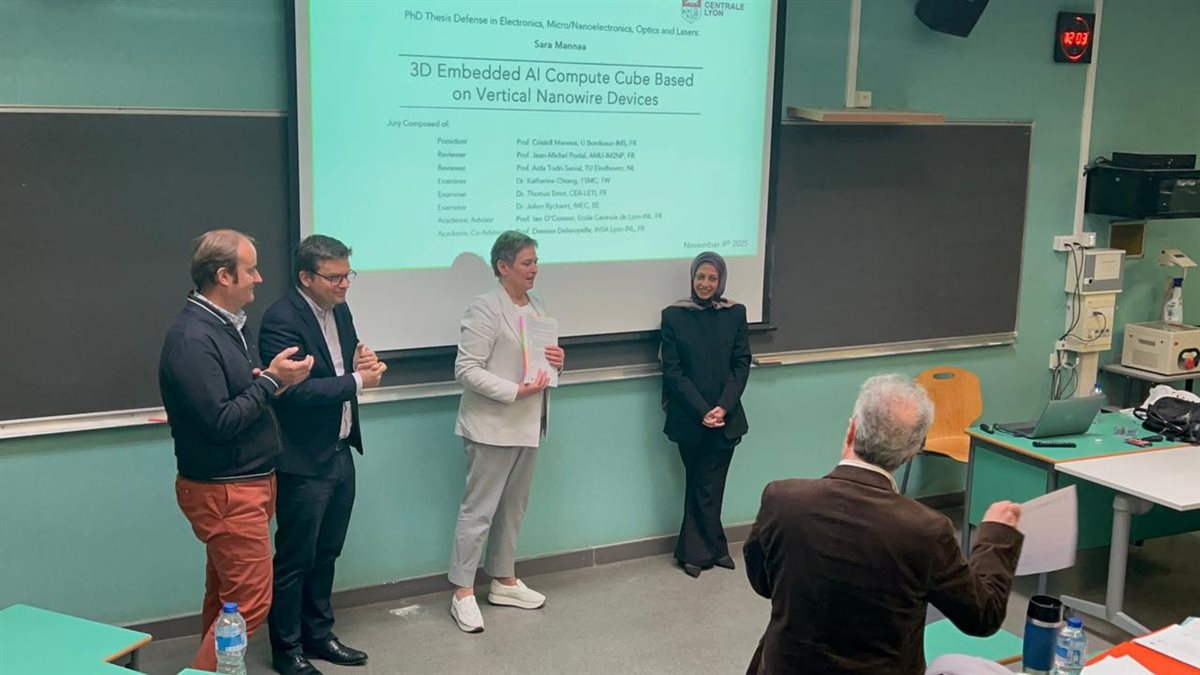 شهادة الدكتوراة باختصاص الإلكترونيات، الميكرو إلكترونيات النانوية، البصريات والليزر لإبنة البرج الشمالي الشابة سارة جعفر مناع